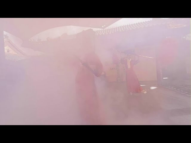 VR VR beauty performs Qinggong dance