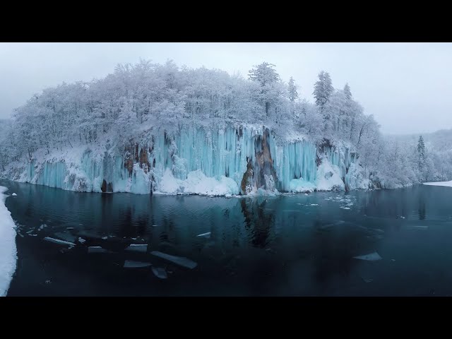 360 Plitvice Lakes in Winter Croatia 8K aerial video图1
