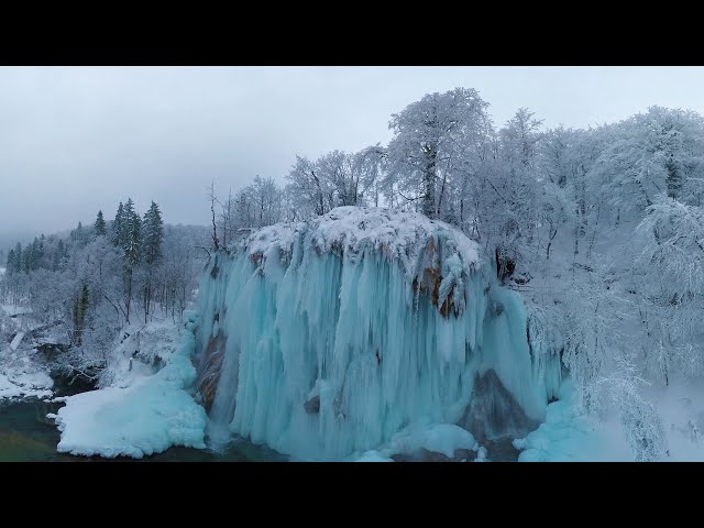 360 Plitvice Lakes in Winter Croatia 8K aerial video图2