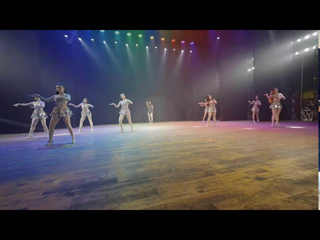 Beauty Song and dance show VR180图2