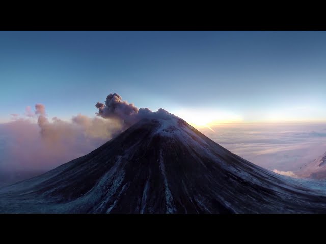 360 Eruption of Volcano Klyuchevskaya Sopka Kamchatka Russia 4K aerial video图3